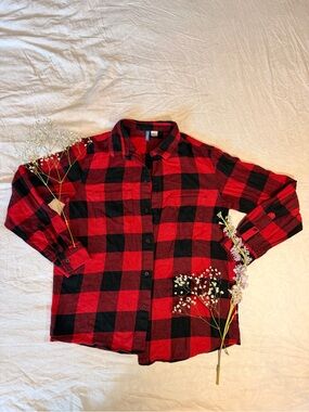 H&M Red and Black Buffalo Plaid Button-Down Shirt
